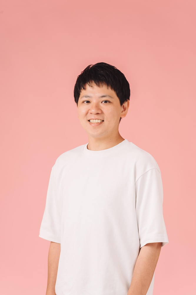 笑顔の日本人男性