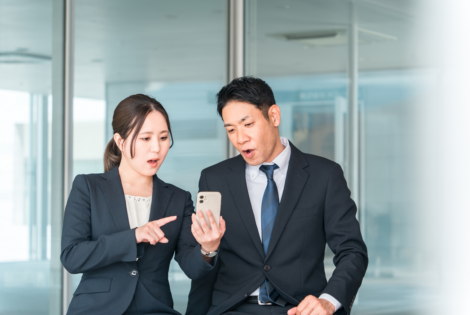 喜ぶビジネスチーム